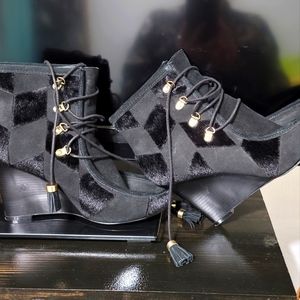 NWOT. Mark. black suede w/faux fur and gold embellishment boots.  Size 9. (166)